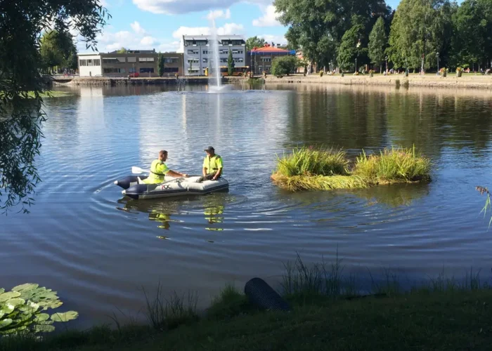 Flytande våtmark monteras vid utlopp