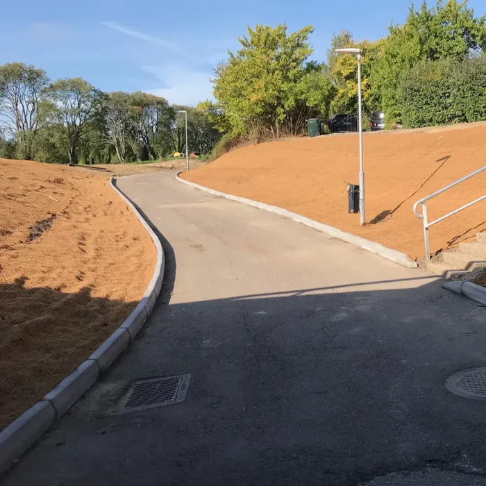 Kokosnät används i slänter och erosionsutsatta ytor